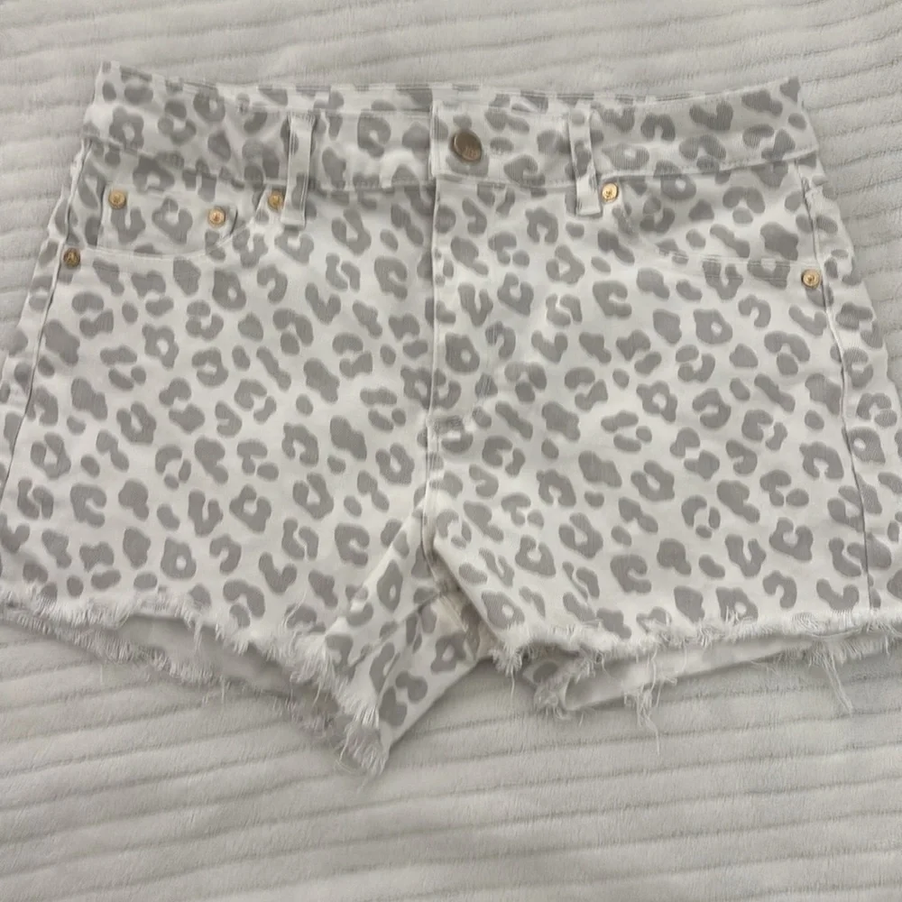 Bundle of girls Tractr denim shorts - Picture 3 of 6